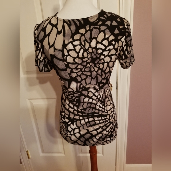 Flirty womens top - Picture 4 of 4